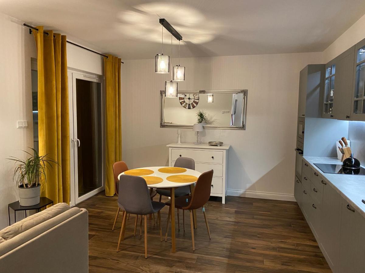 Apartament Moniuszki ゴジュフ・ヴィエルコポルスキ エクステリア 写真